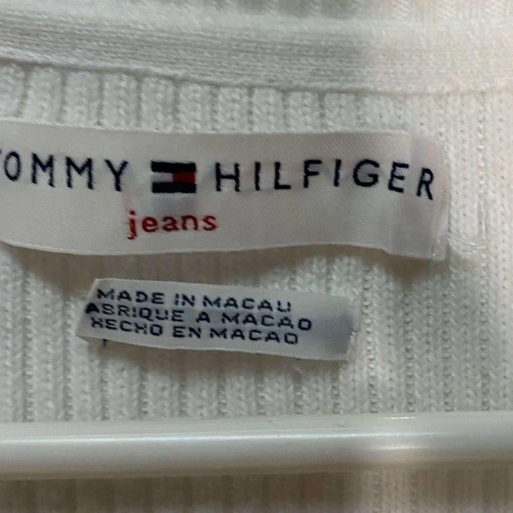 Tommy Hilfiger Women’s v neck sweater size large